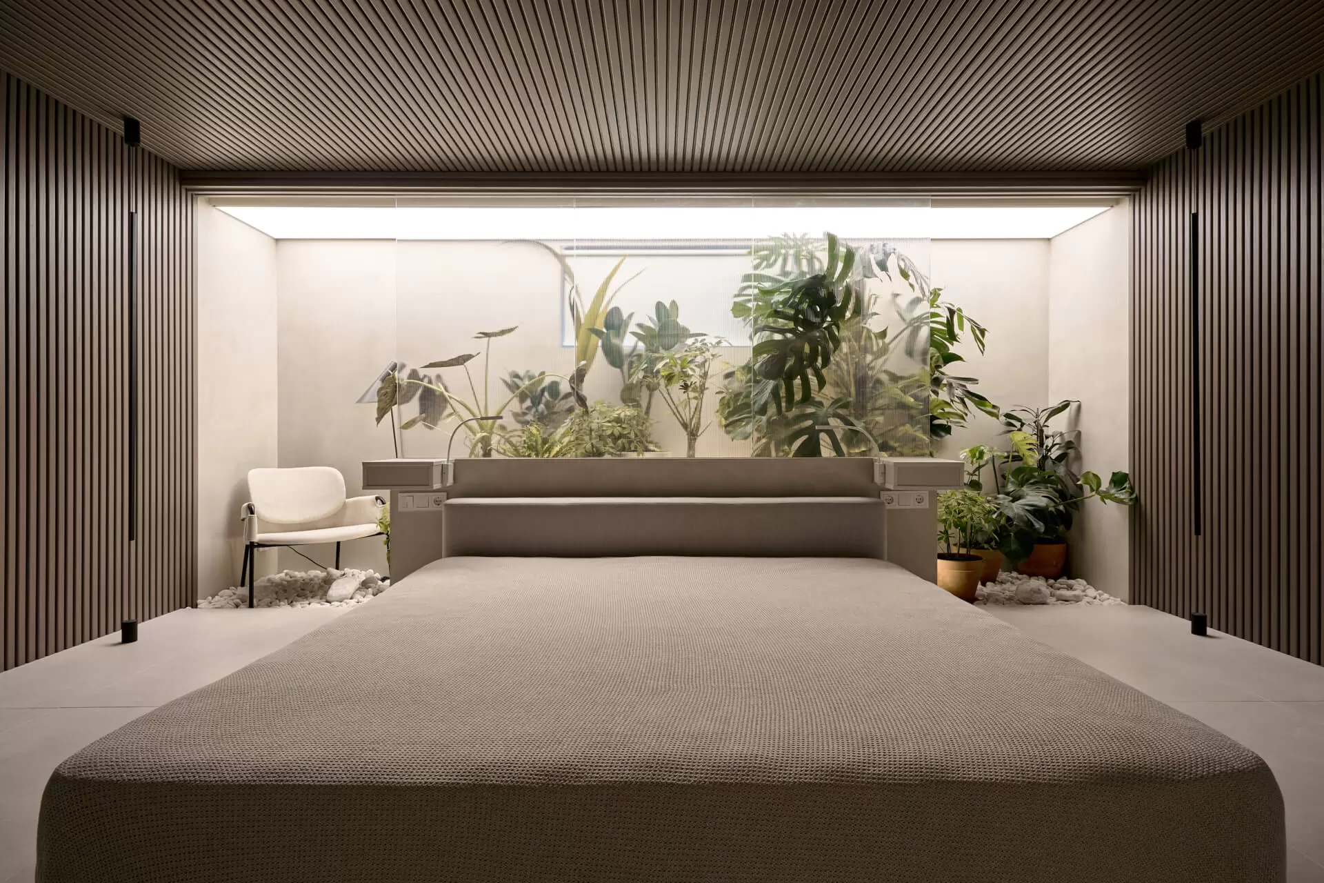 simfoniya-sveta-dlya-spalni-v-tsokolnom-etazhe 0