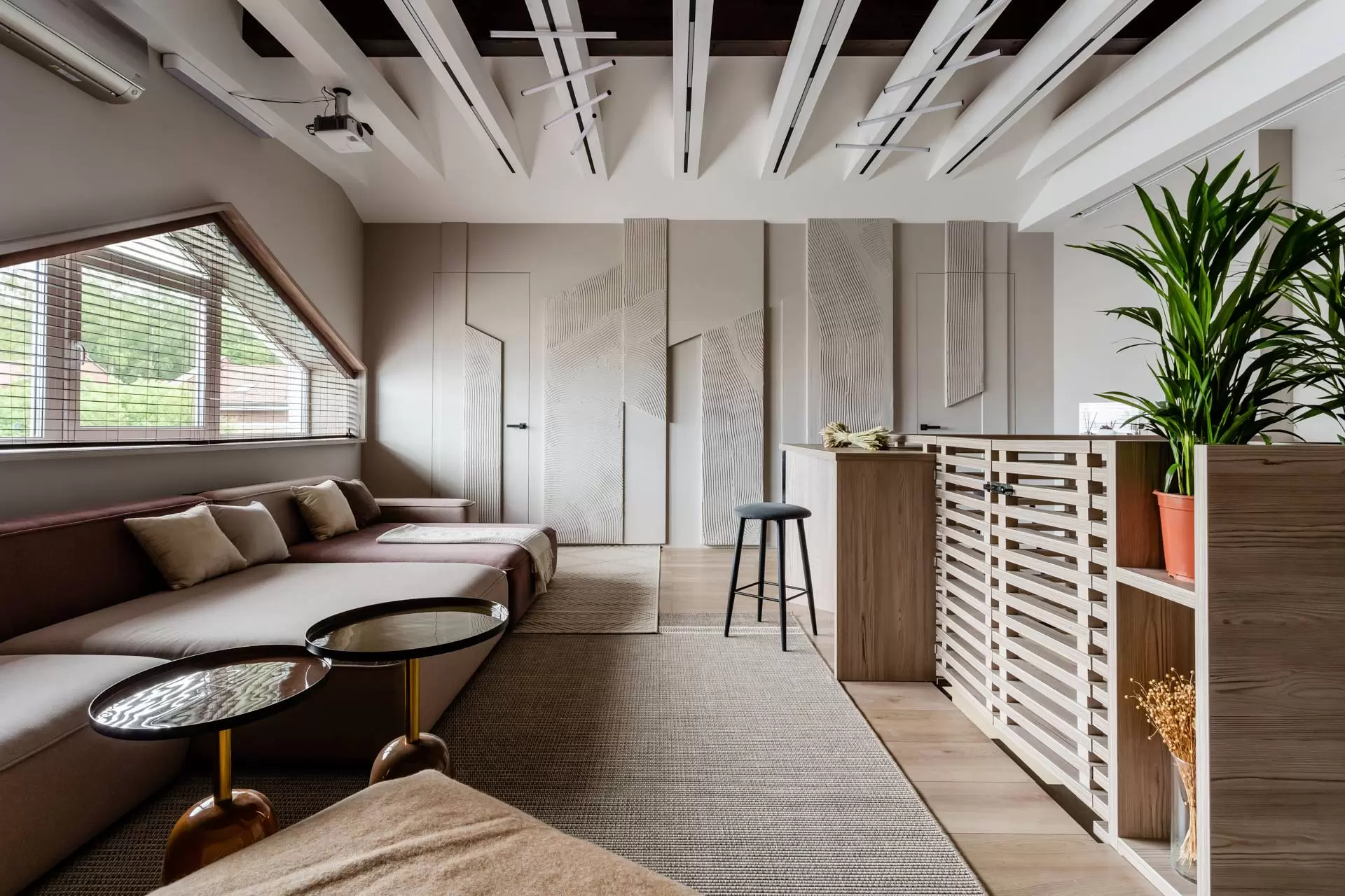 tropicheskaya-mansarda-s-krolichey-noroy-10