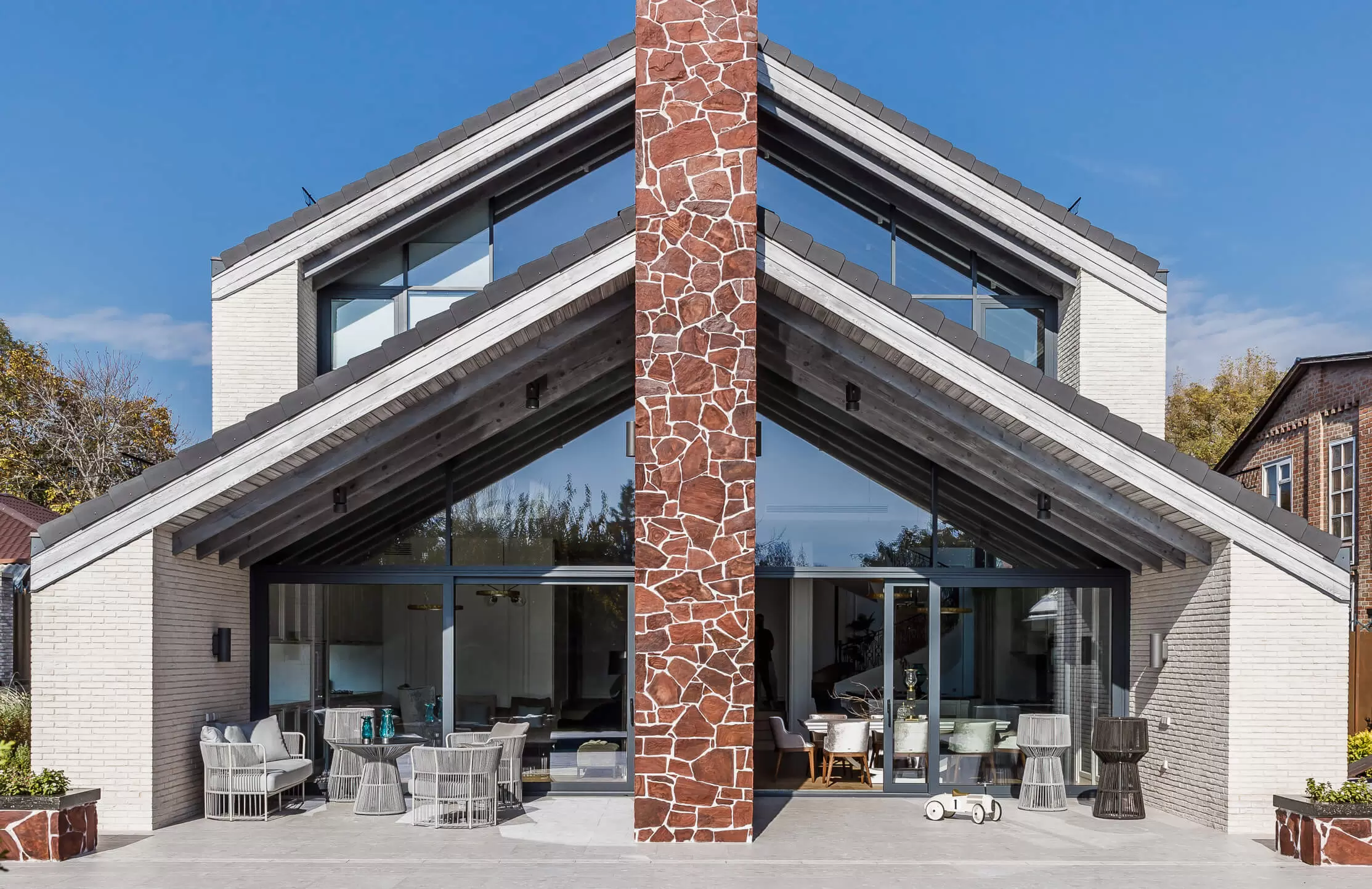 dom-s-panoramnym-ostekleniem-5