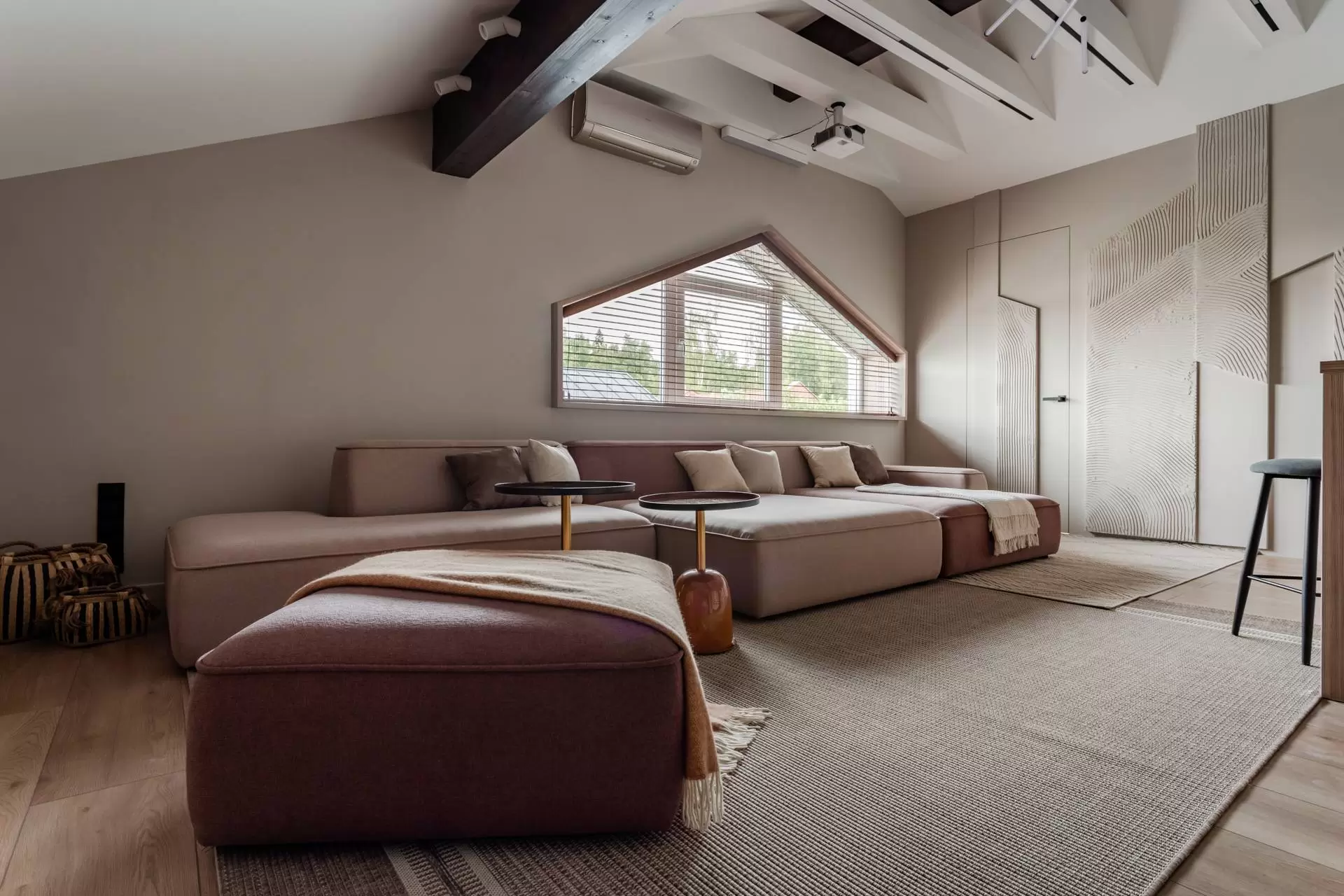 tropicheskaya-mansarda-s-krolichey-noroy 2