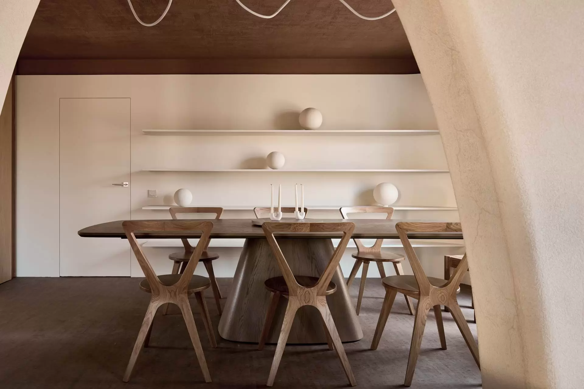 obnimayushchaya-gostinaya-dlya-mnogodetnoy-semi-7