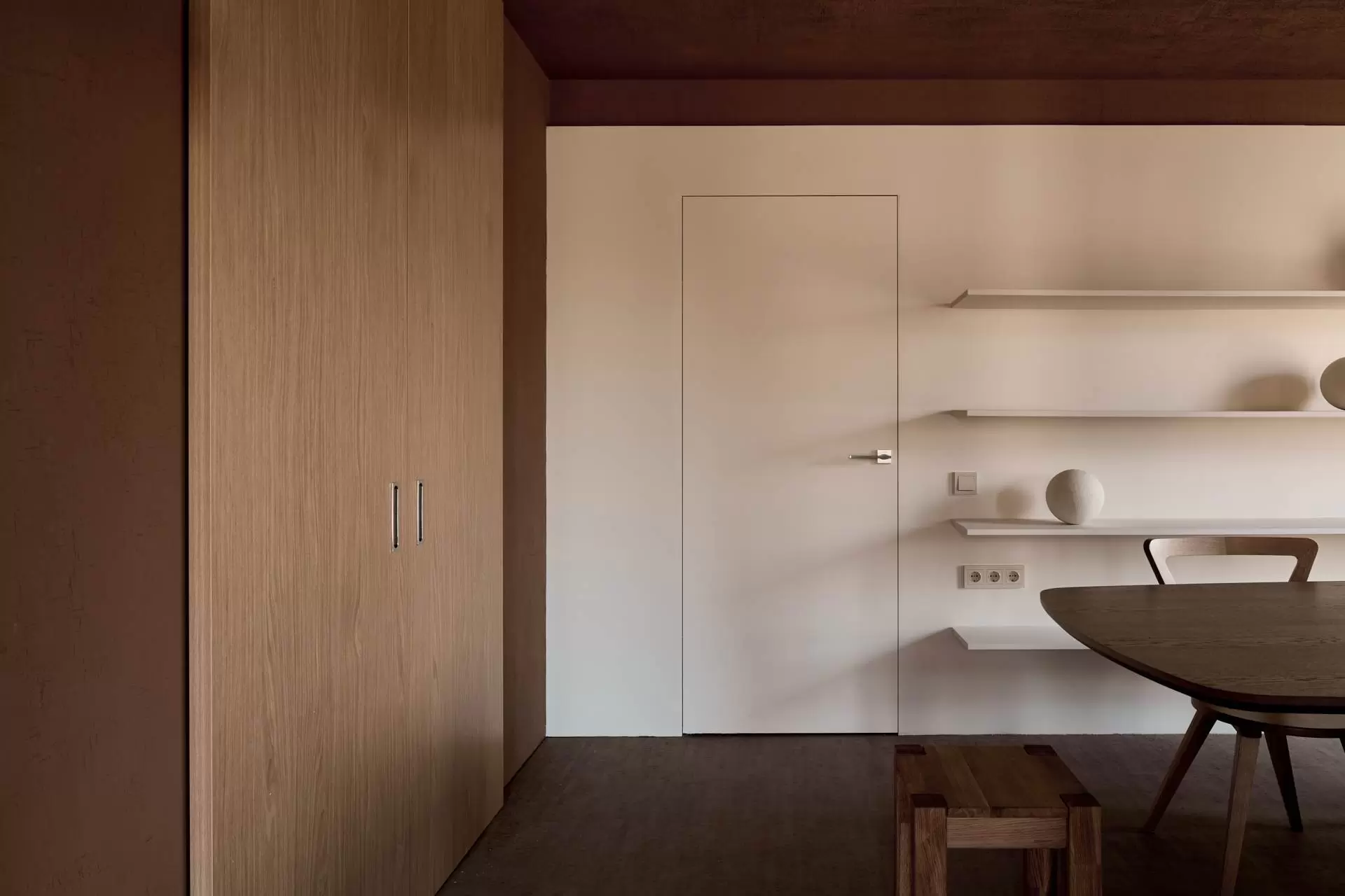 obnimayushchaya-gostinaya-dlya-mnogodetnoy-semi-6