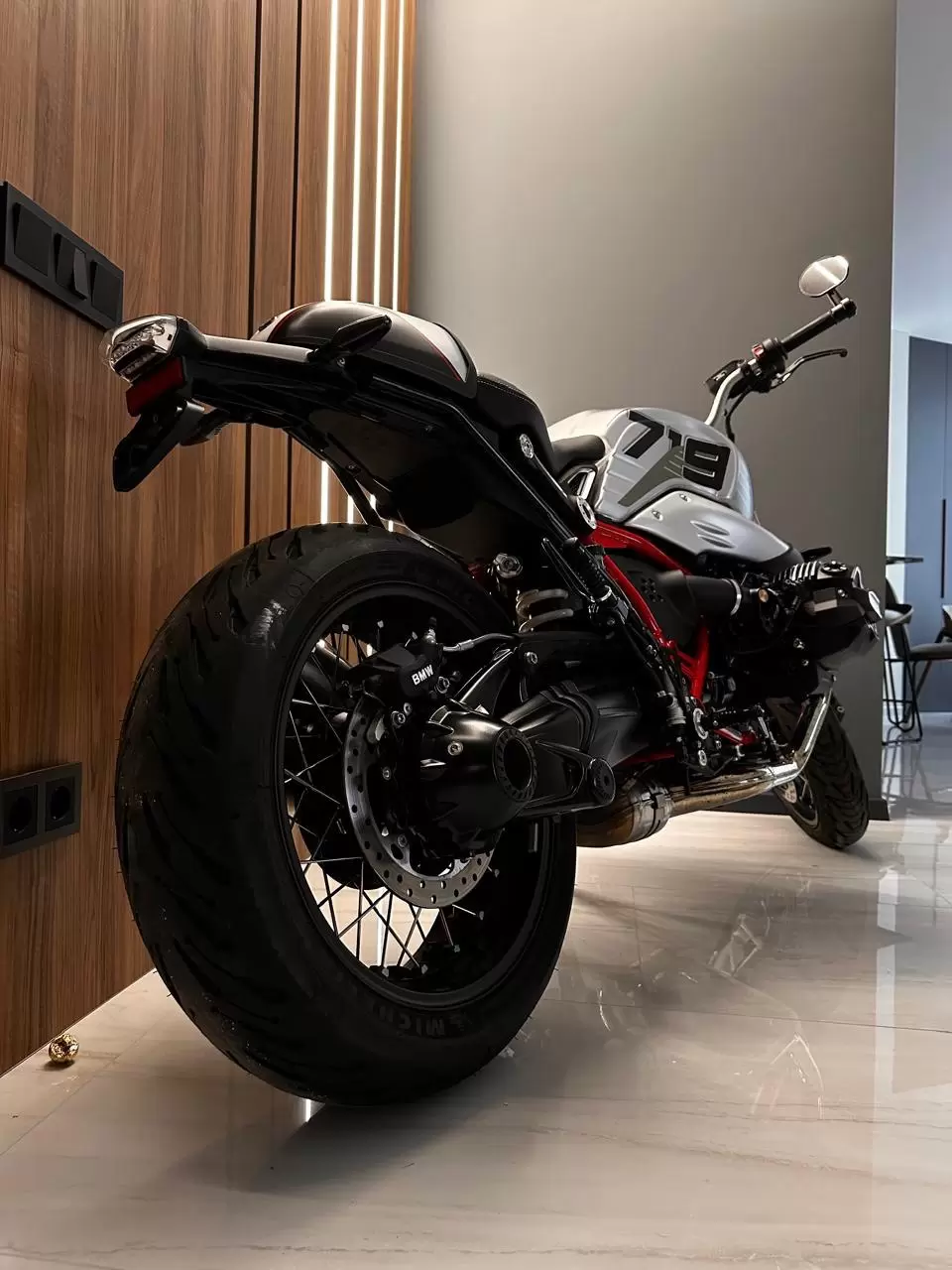 kvartira-c-mototsiklom-10