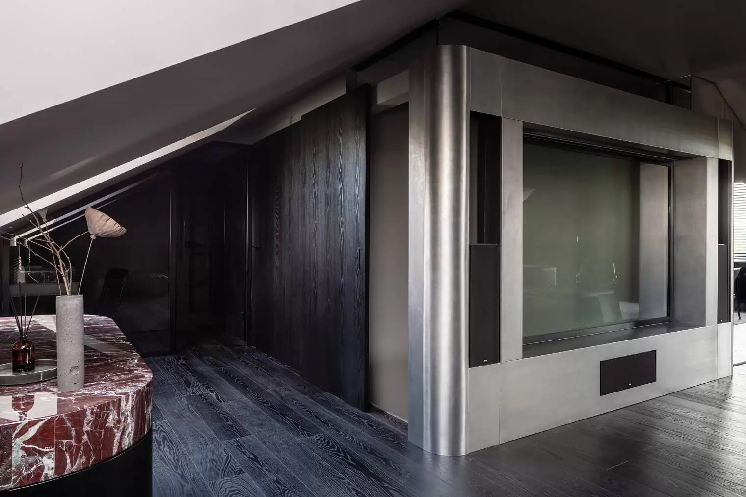 mansarda-v-parallelnoy-realnosti-10