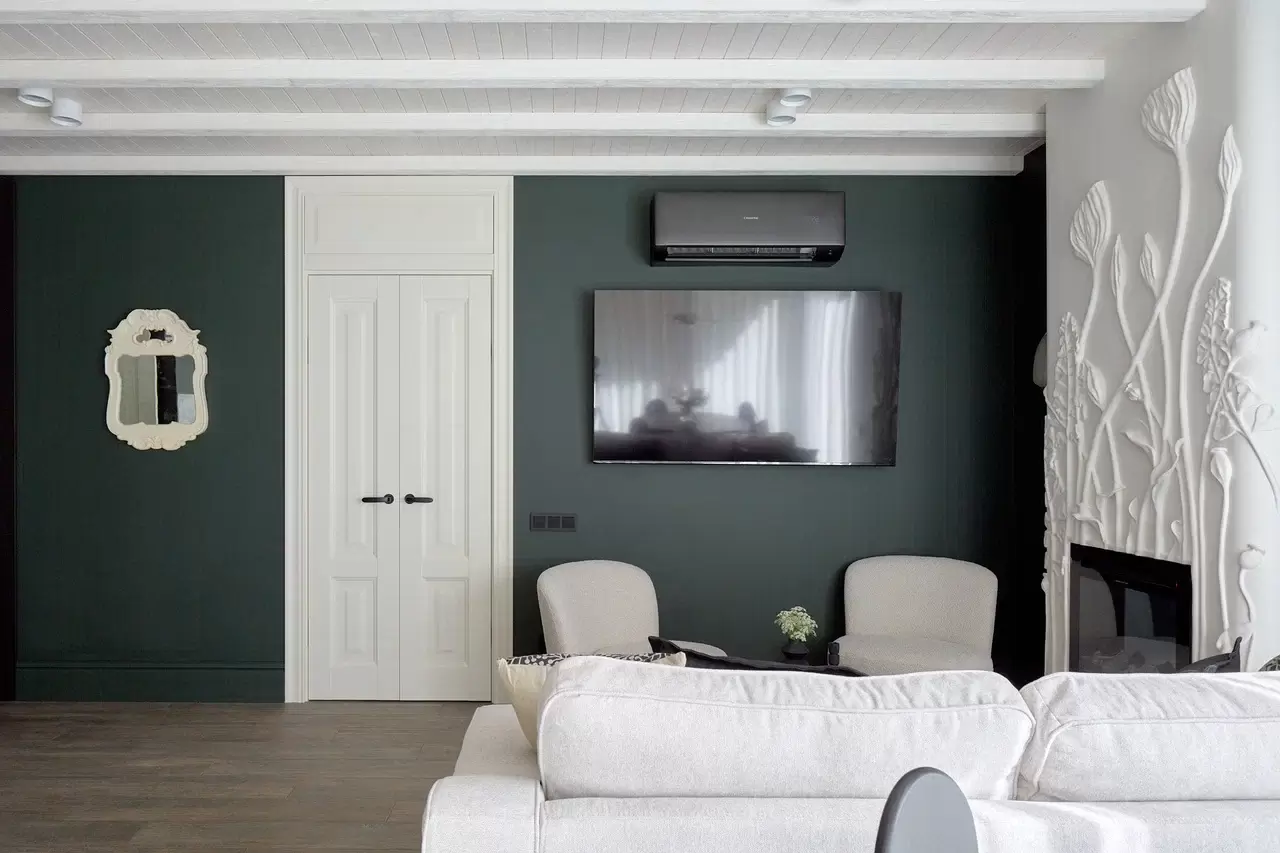 kukhnya-gostinaya-s-tsvetushchim-kaminom 2