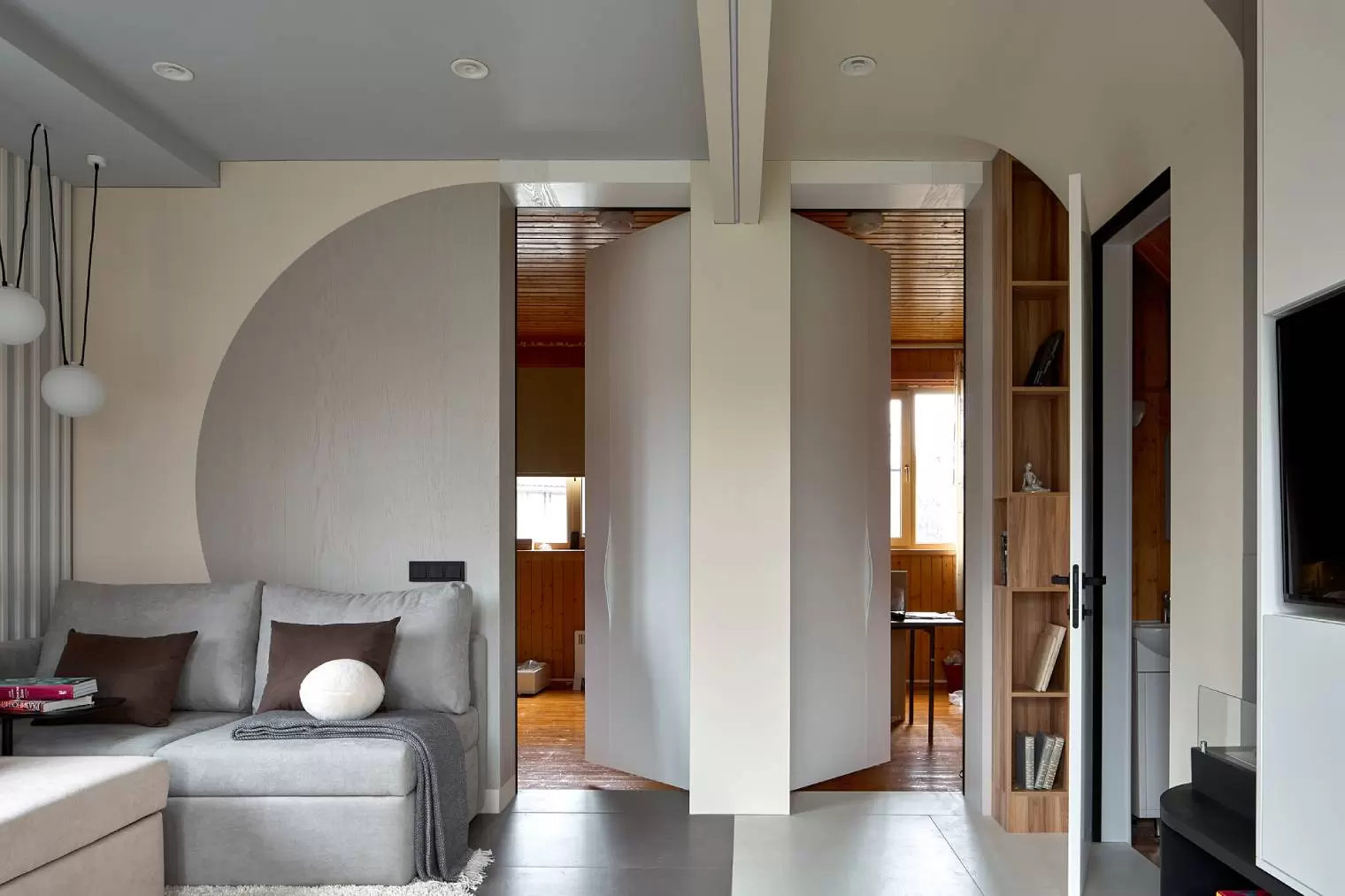 kukhnya-gostinaya-s-drevom-zhizni-8