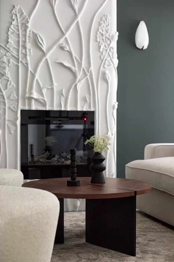 kukhnya-gostinaya-s-tsvetushchim-kaminom-16