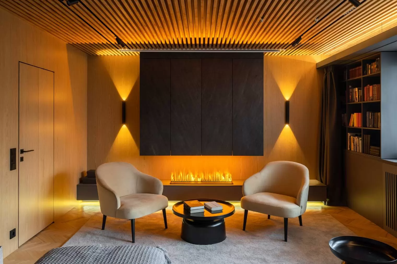 gostinaya-s-derevyannym-potolkom 1