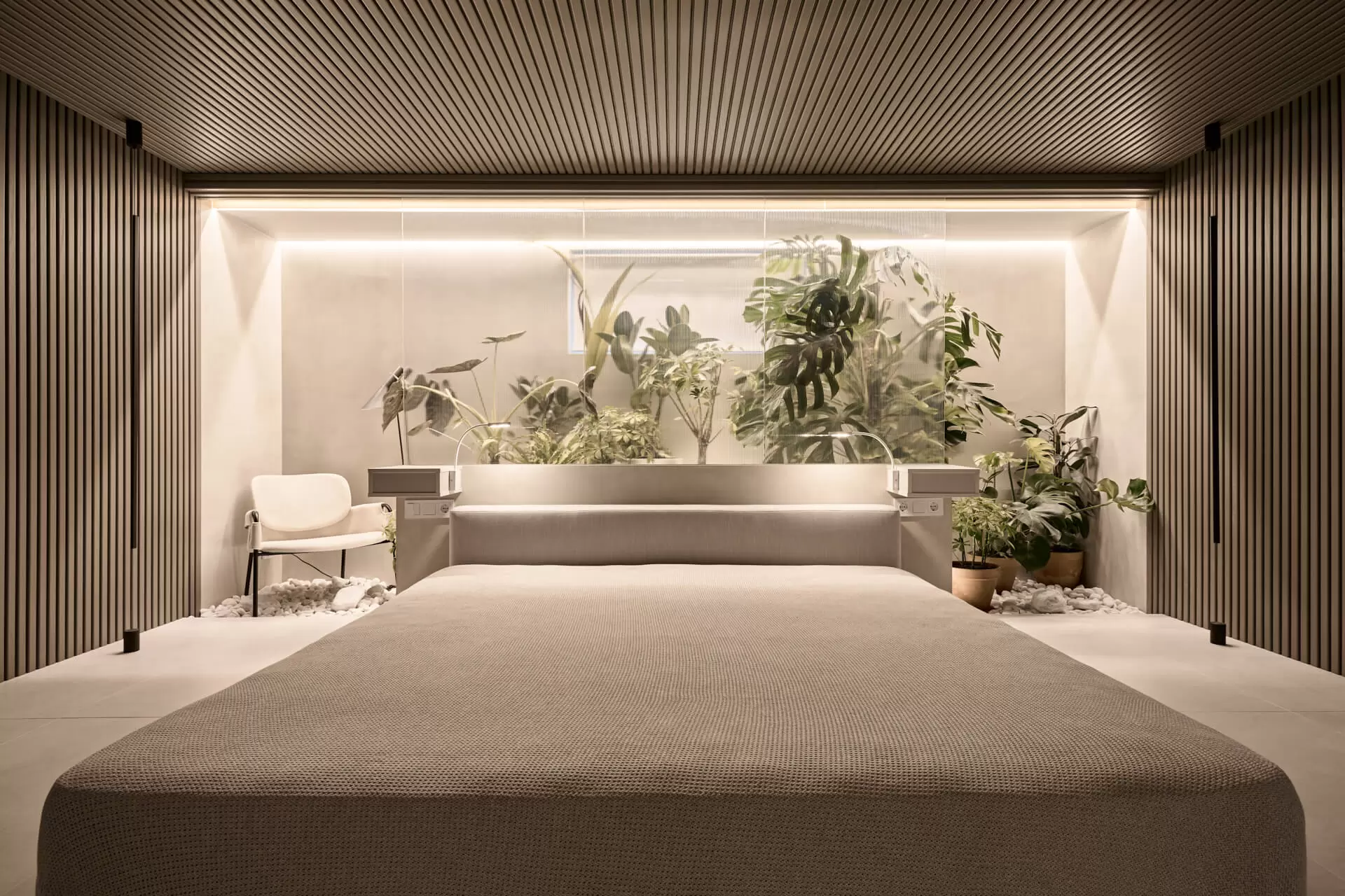 simfoniya-sveta-dlya-spalni-v-tsokolnom-etazhe-11