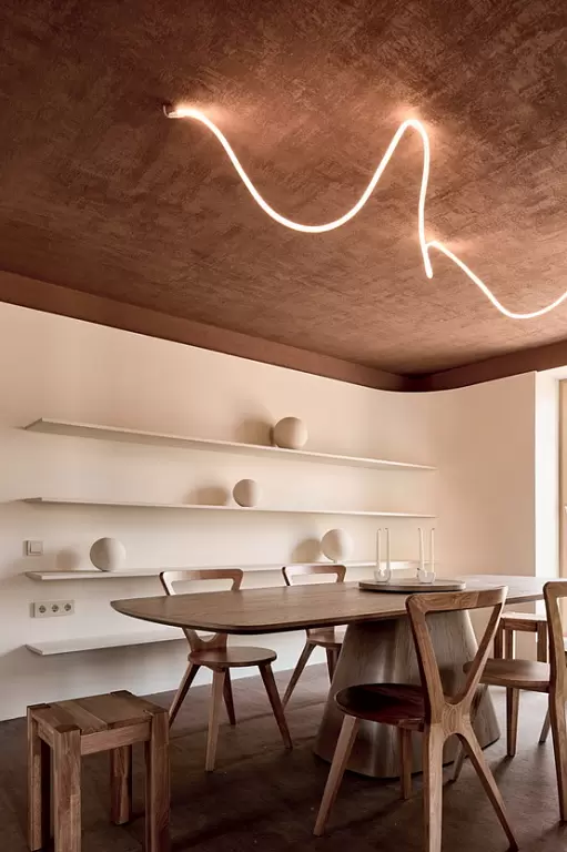 obnimayushchaya-gostinaya-dlya-mnogodetnoy-semi-17